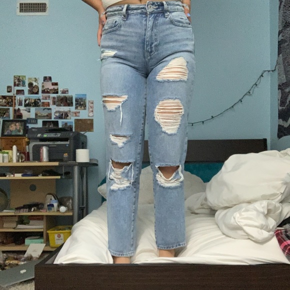 Pacsun Lightwash Mom Jeans - Picture 3 of 4